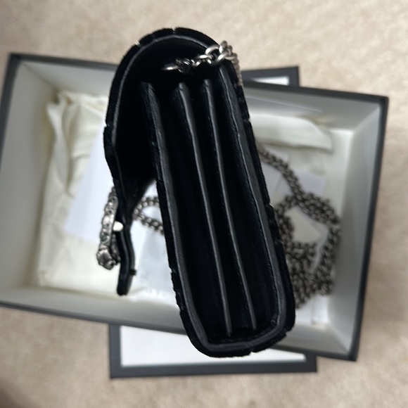 Gucci | Small Dionysus Velvet Shoulder Bag - Picture 8 of 12